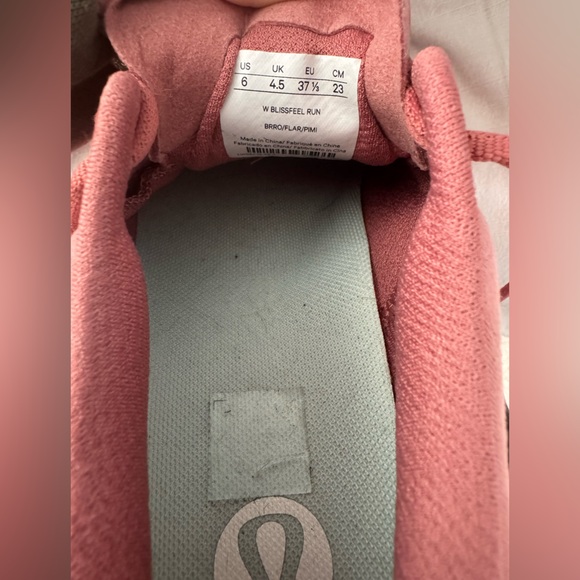 lululemon Women's Blissfeel Run Sneakers Rose and Pink 6 NWOT - Picture 6 of 7